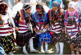 Young girls joining the festival