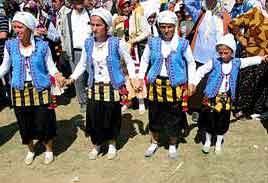 Young girls joining the festival